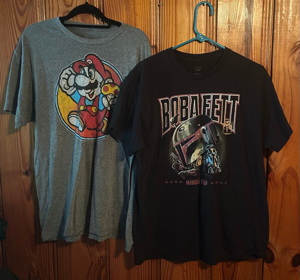 Star Wars/ super Mario brothers men’s graphic tees black/ gray size large